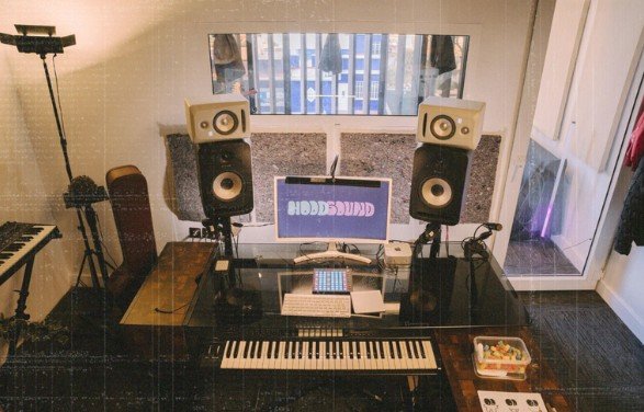 Control room del estudio HoodSound™ en Zona 4