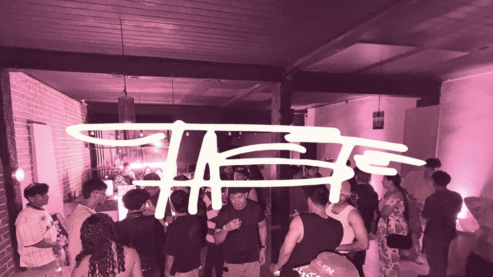 Logo de TASTE sobre una foto de la primera edición del evento